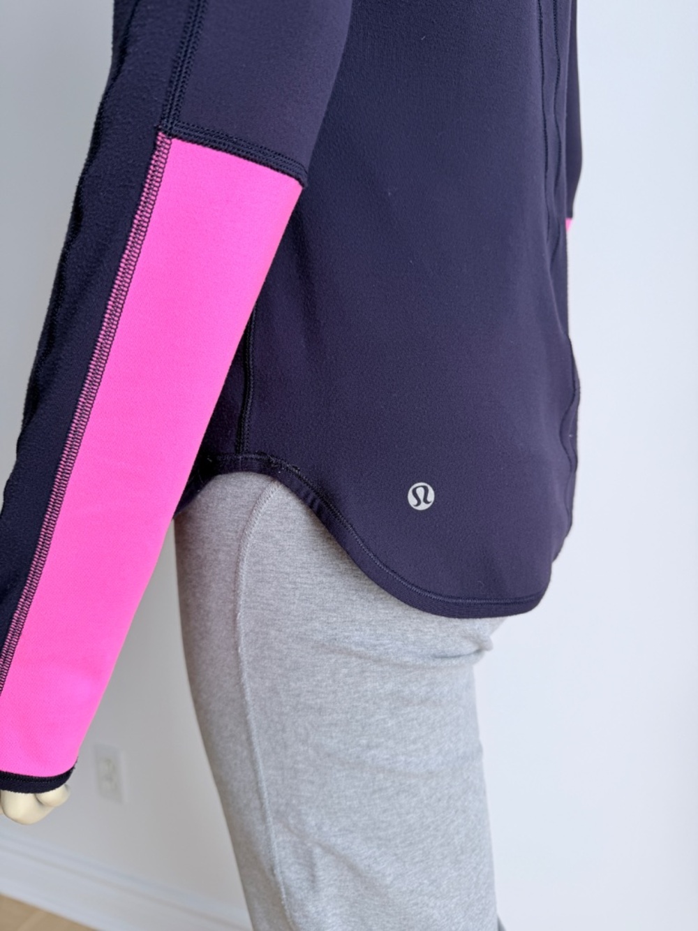 Lululemon Runder Under Long Sleeve - Picture 6 of 14